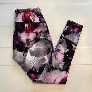 Calia by Carrie Underwood Capri Leggings